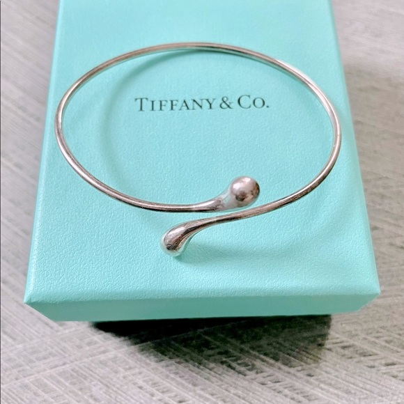 elongated teardrop bangle